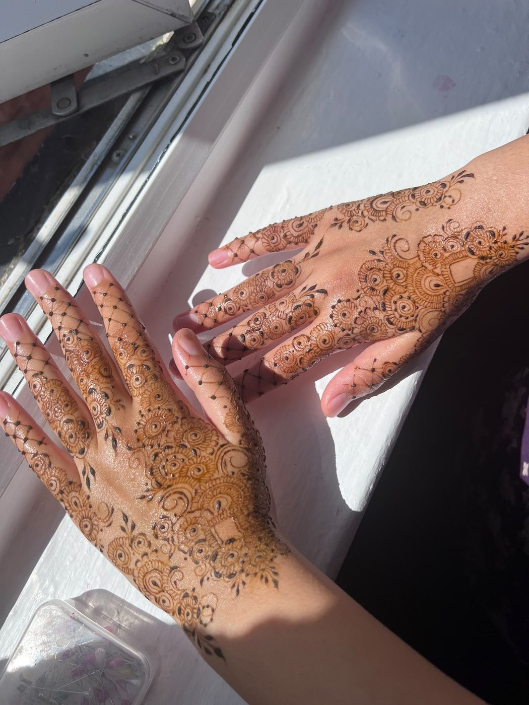 Matching henna designs on two hands